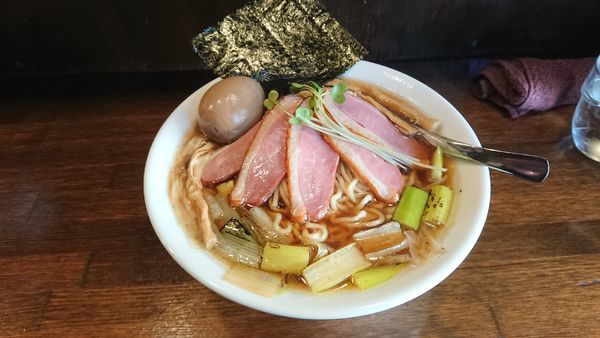 「濃厚鴨醤油らぁ麺 750円+大盛100円」@Soupmenの写真