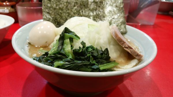 「味玉キャベツラーメン　無料ライス」@横浜家系ラーメン 志田家 蒲田店の写真