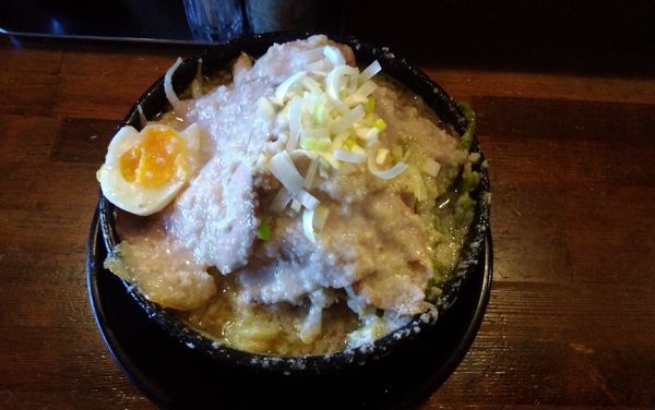 「肉増し我流らーめん 980円　大盛り（＋７０円）」@麺 池谷精肉店の写真