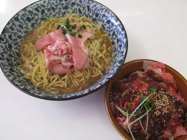 「煮干しラーメン(青)+ﾋﾞｰﾌ丼(小)「600円+300円」」@煮干ラーメンとローストビーフとステーキ パリ橋の写真