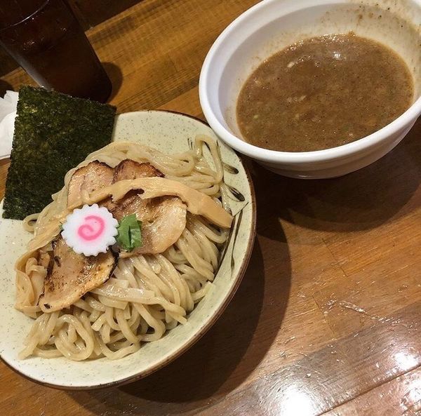 「濃厚煮干つけ麺」@馳走麺 狸穴の写真