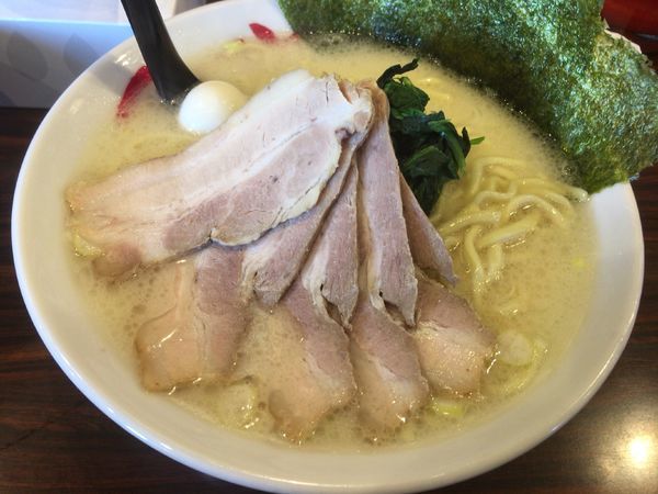 「塩チャーシューメン大盛り」@横浜家系ラーメン 吟家 旭店の写真