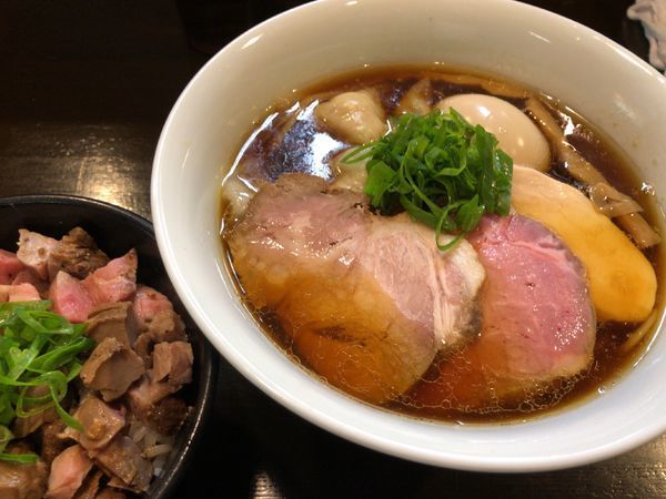 「醤油 特製らぁめん + チャーシューご飯」@らぁ麺 すぎ本の写真