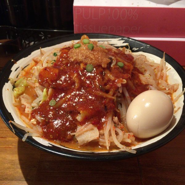 「味玉どて辛めん 野菜増し バラ肉倍増」@どてちん 習志野店の写真