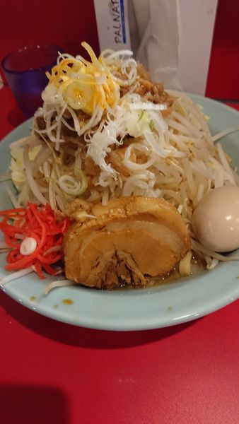「油そば　豚一枚モヤシ味玉トッピング」@銀のしずくの写真