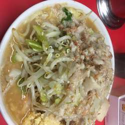 ラーメン小豚全マシ(790円)