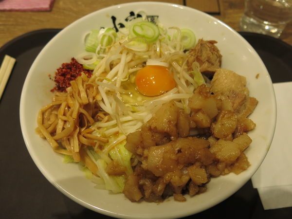 「スタミナまぜそば＋辛くする！：850円+150円」@つけめん あの小宮の写真