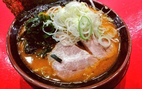 「地獄ラーメン＋ネギ」@横浜家系らーめん 山崎家の写真