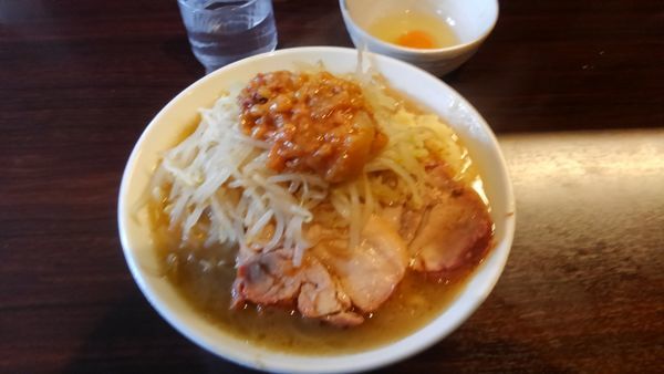 「ラーメン、生卵」@ピコピコポンの写真