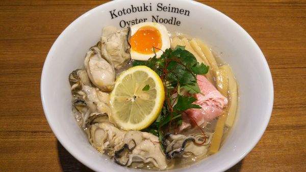 「特製牡蠣ソバ」@寿製麺よしかわ 川越店の写真