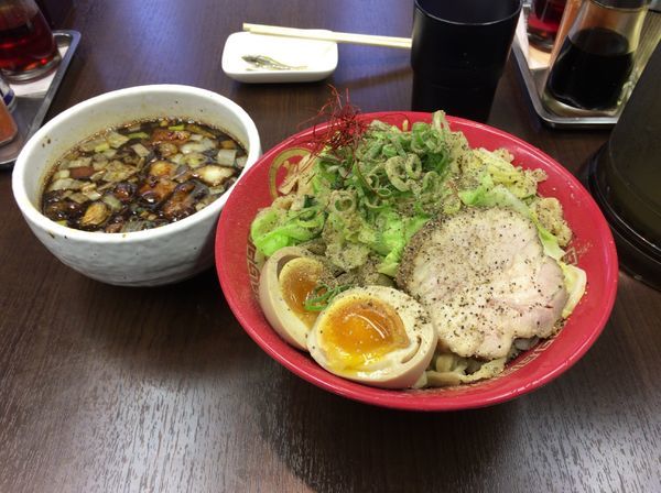 「【期間限定】丸めブラック つけ麺version(中盛)880円＋」@中華蕎麦 丸め 東久留米店の写真