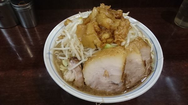 「ぶた大ラーメン(ヤサイアブラ)￥９５０」@ラーメン二郎 めじろ台店の写真