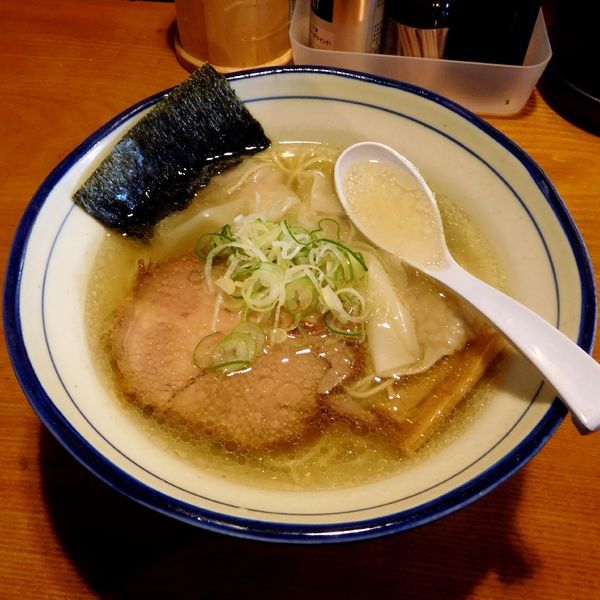 「塩雲呑麺（880円）」@上州地鶏ラーメン 翔鶴の写真
