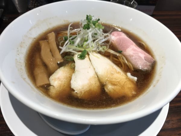 「【限定】ヤマロク再仕込み醤油の鶏そば 980円」@らーめん 本竈 エスパル仙台店の写真