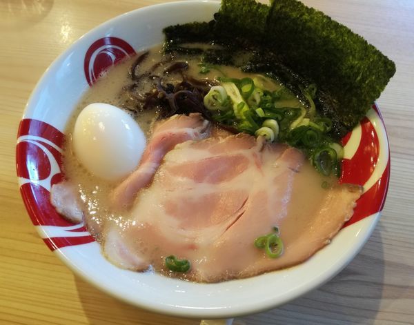 「豚骨白豚骨ラーメン」@博多 雷龍の写真