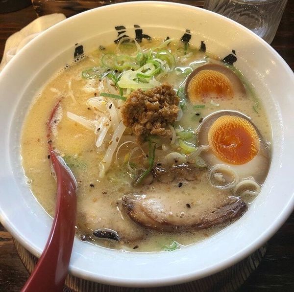 「あっさり神戸流とんこつ煮卵盛り」@山神山人 大倉山店の写真