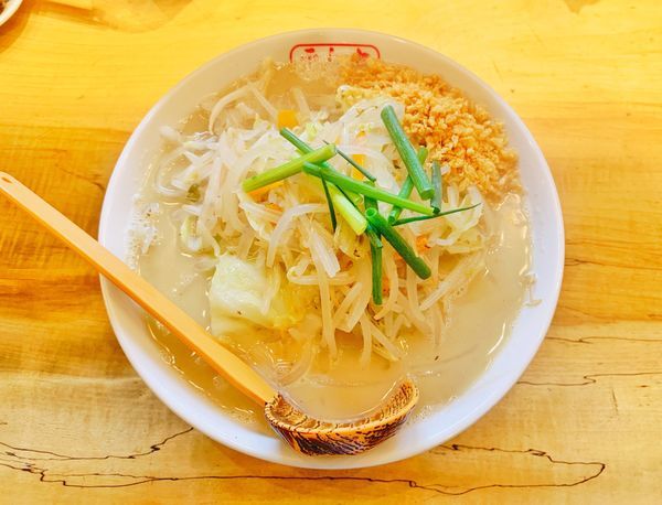 「野菜たっぷりラーメン」@九十九とんこつラーメン 恵比寿本店の写真