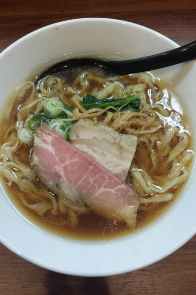 「醤油らーめん800円(中盛)」@純手打ち だるまの写真