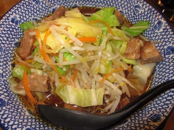 「とんさいらーめん醤油　740円」@麺処直久 新橋店の写真