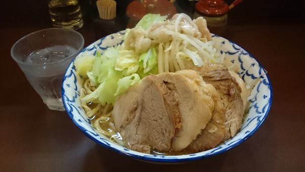 「豚増しらーめん・麺増し(ヤサイ背脂マシ)￥９８０」@らーめん陸の写真