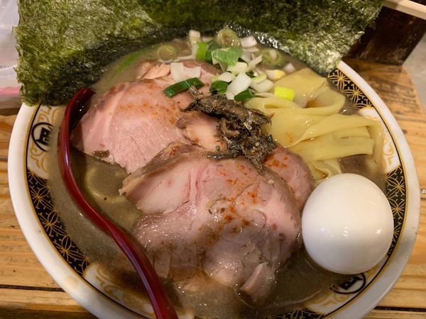 「特製すごい煮干しラーメン1200円」@すごい煮干ラーメン凪 新宿ゴールデン街店 本館の写真