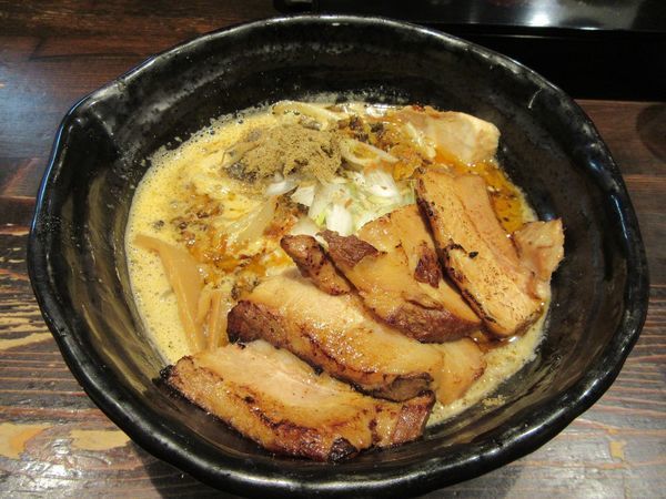 「海老香味ラーメン（９００円）＋炙りチャーシュー３５０円」@麺や 蒼 AOIの写真