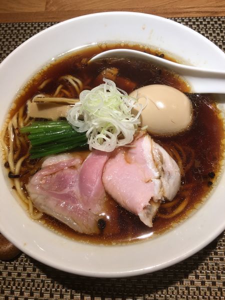 「旨味鶏だし醤油+味玉」@生粋 花のれんの写真