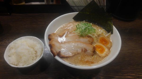 「背油醤油チャーシュー」@背脂らーめん 宮本 西池袋店の写真