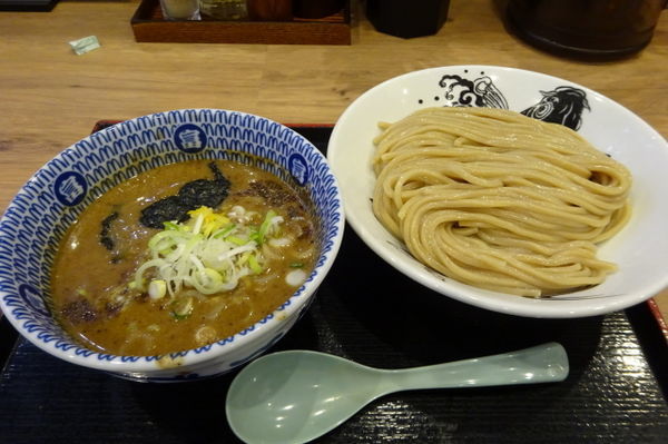 「濃厚つけ麺８９０円」@日本の中華そば富田 成田空港店の写真