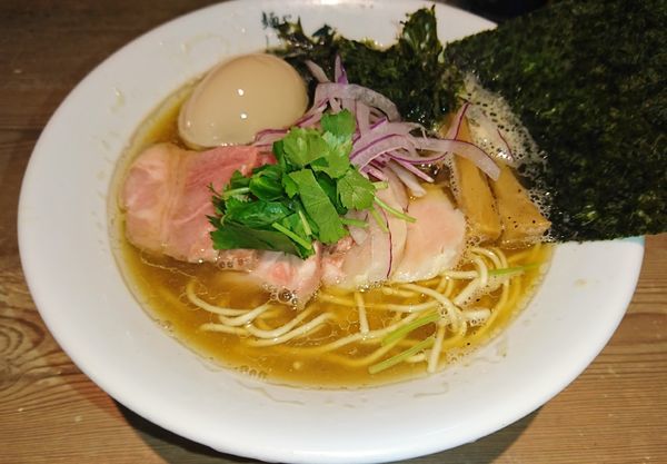 「特製醤塩にぼしそば(1080円)」@麺やまつ本の写真