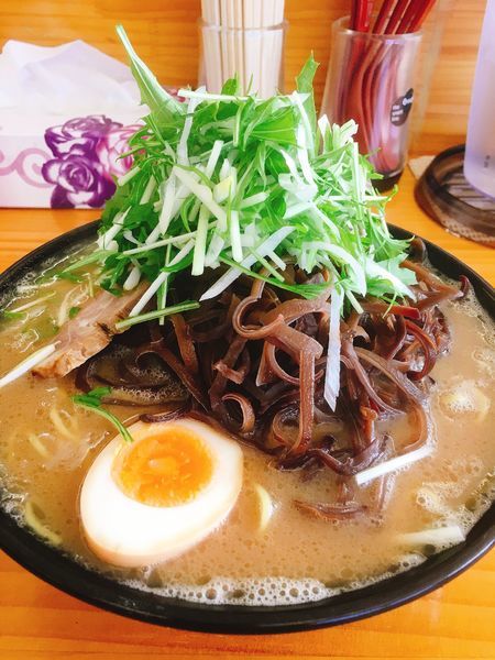 「キクラゲ塩豚骨ラーメン」@豚骨ラーメン 新井商店の写真