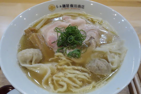 「わんたん入りにぼしらぁ麺」@飯田商店 湯河原本店の写真