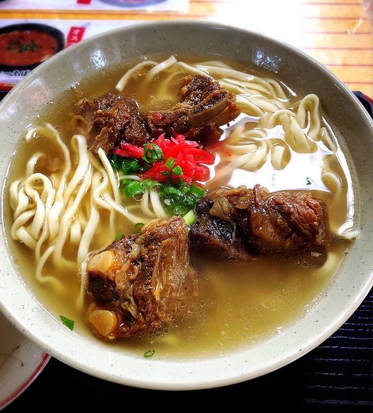 「ソーキそば(中)」@ひめゆりそばの写真