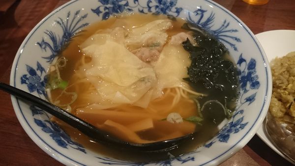 「ワンタン麺+半カレーチャーハン(750円)」@旭家の写真