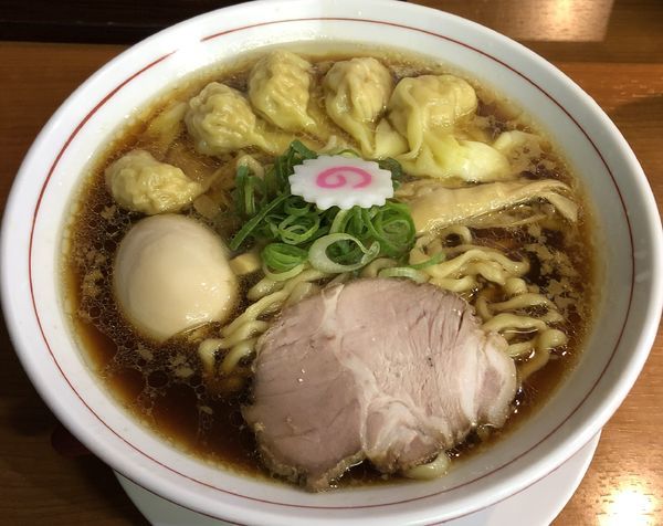 「わんたん中華そば・麺大盛＋味玉（￥940＋￥100）」@横浜中華そば 維新商店の写真