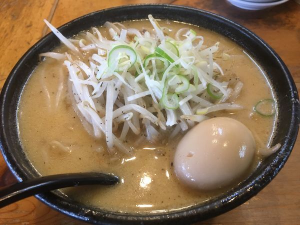 「味噌ラーメン大盛り＋味玉＋チャーシュー丼＋餃子5個」@大正麺業の写真