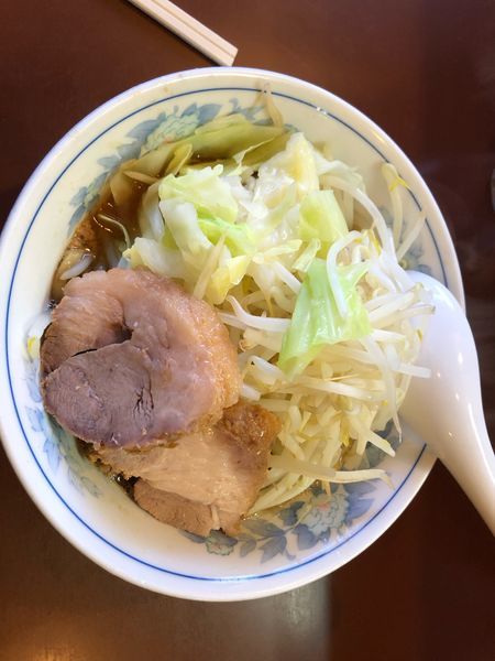 「ラーメン 少なめ 野菜 かため」@らーめん陸の写真