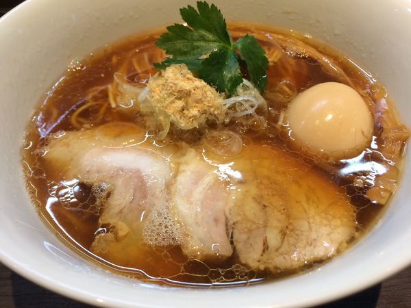 「鮭だし限定ラーメン大盛¥1040、名古屋コーチン味玉¥180」@支那そばや 本店の写真