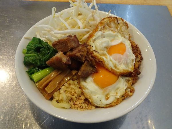 「汁なし（800円）＋目玉焼き（110円）ニンニク」@つけ麺・汁なし専門店 R 中村店の写真