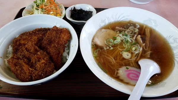 「ラーメンカツ丼セット」@正道軒の写真