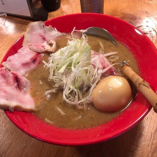 「元祖特製チャーシューどろ味噌ラーメン」@麺と人の写真