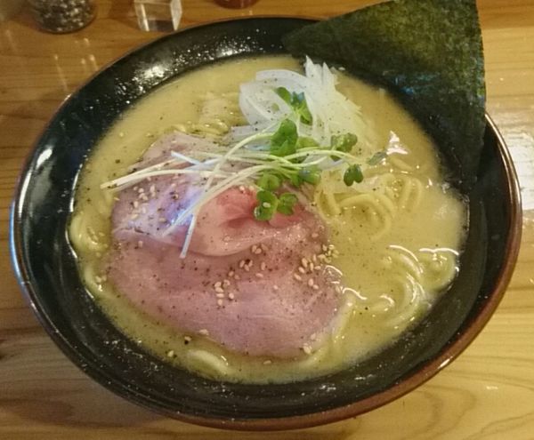 「（白）鶏白豚醤油ラーメン」@立呑みラーメンバル ZAGINZAの写真
