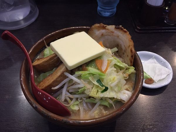 「北海道味噌超バターらーめん＋野菜たっぷり」@麺場 田所商店 本店の写真