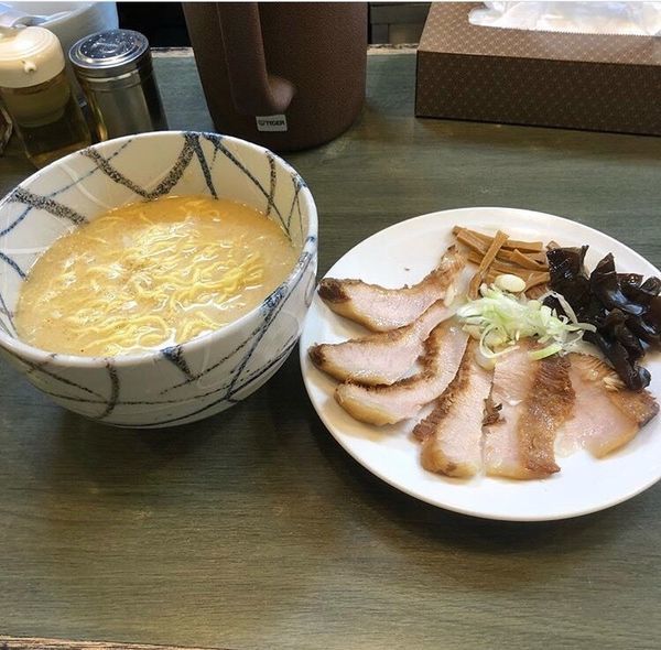 「とろ肉塩ラーメン」@風来居 新宿店の写真