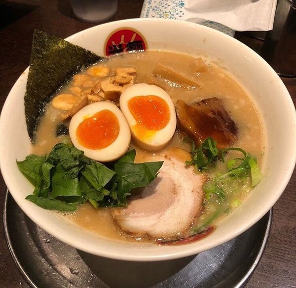 「とんこつらーめん全部のせ」@光麺 池袋本店の写真