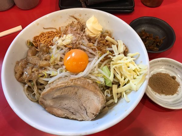 「まぜそば 800円+魚粉50円」@豚ゆうの写真