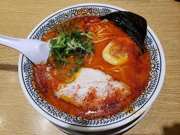 「とんこつラーメン赤」@丸源ラーメン 鎌倉深沢店の写真