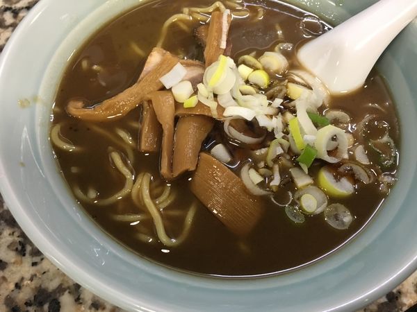 「ラーメンA伝統の油こってり濃い口」@呑助飯店の写真