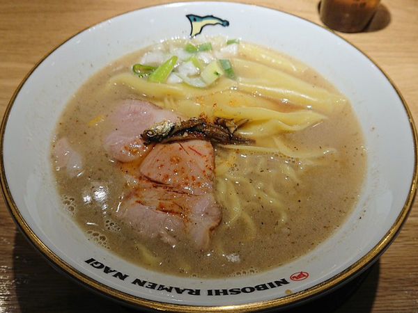 「塩煮干しラーメン」@すごい煮干ラーメン凪 田町店の写真