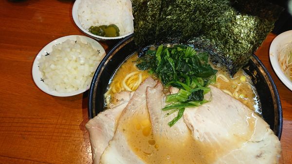 「チャーシュー麺中盛(950円)玉ねぎ(100円)」@末廣家の写真